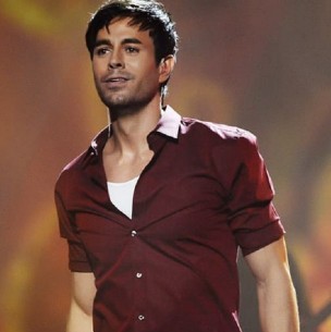 Enrique Iglesias reaparece en las redes con una tierna foto junto a su hija pequeña en un yate Enrique Iglesias reaparece en las redes con una tierna foto junto a su hija pequeña en un yate