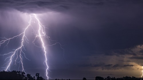 Incluye la RM: Meteorología anuncia probables tormentas eléctricas en cinco regiones del país