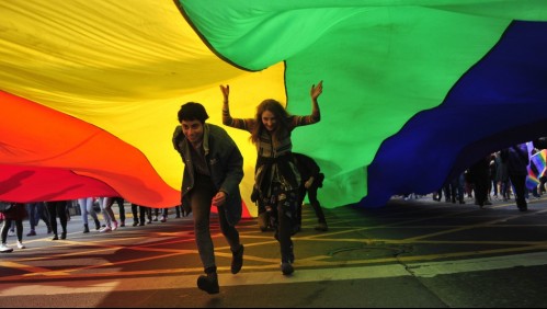 Polémica ley en Hungría: Prohíben la 'promoción' de la homosexualidad en menores de 18 años