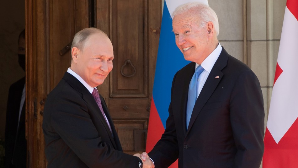 biden-putin Biden y Putin inician cumbre en Ginebra con un apretón de manos