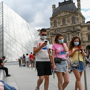 Francia pone fin al uso de mascarilla al aire libre y levanta el domingo el toque de queda Francia pone fin al uso de mascarilla al aire libre y levanta el domingo el toque de queda