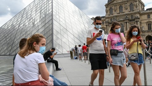 Francia pone fin al uso de mascarilla al aire libre y levanta el domingo el toque de queda