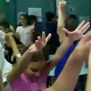 Niños reaccionan emocionados al enterarse que ya no usarán mascarilla en Israel Niños reaccionan emocionados al enterarse que ya no usarán mascarilla en Israel