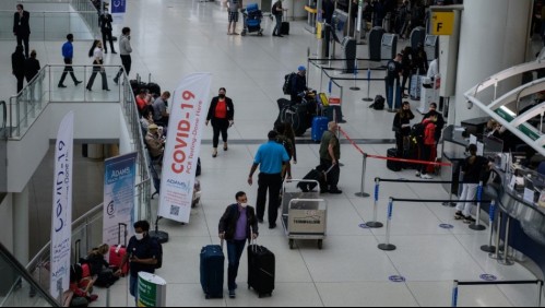 Estados Unidos llama a no viajar a Chile por 'alto nivel de Covid' en el país