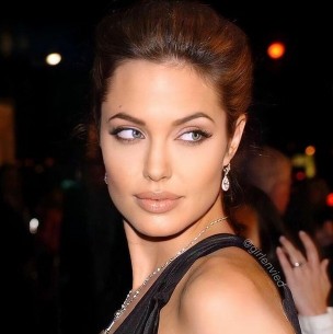 Los amores de Angelina Jolie nacidos en los sets de grabación: Tres matrimonios fallidos Los amores de Angelina Jolie nacidos en los sets de grabación: Tres matrimonios fallidos