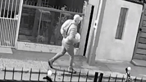 Buscan al 'ladrón de la pelota': Robó más de $15 millones desde un domicilio en 10 minutos