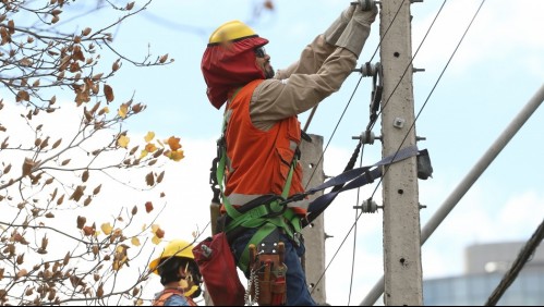 Lluvia en Santiago: Enel activa plan preventivo por posibles cortes de luz