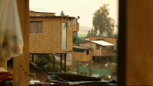 Familias de campamentos se preparan ante el frío y la lluvia del invierno