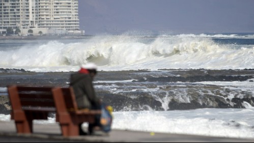 Armada hace llamado al autocuidado por marejadas que afectan la costa del país
