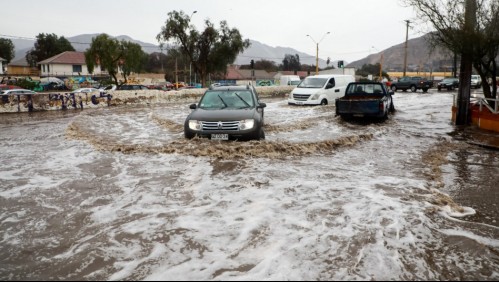 [VIDEOS] Fuertes lluvias provocan inundaciones y cortes de luz en Copiapó