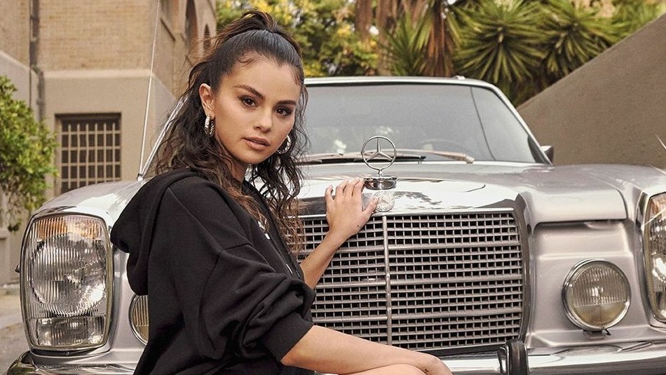 Selena Gomez luce irreconocible con un cambio de look en la portada de Vogue Selena Gomez luce irreconocible con un cambio de look en la portada de Vogue