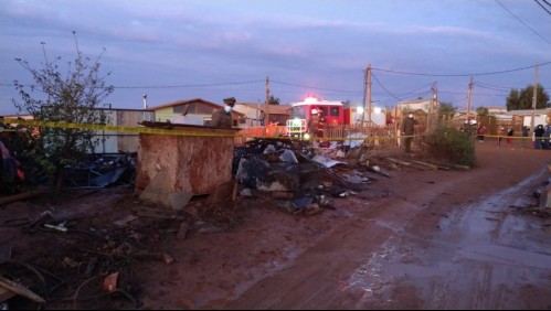 Mujer muere en incendio que afectó a casa del campamento Felipe Camiroaga de Viña del Mar