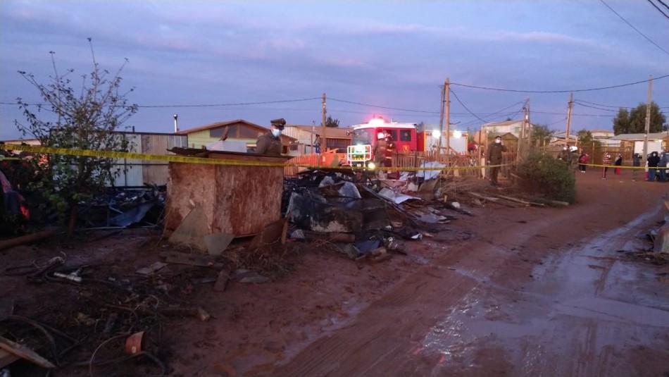 Mujer muere en incendio que afectó a casa del campamento Felipe Camiroaga de Viña del Mar Mujer muere en incendio que afectó a casa del campamento Felipe Camiroaga de Viña del Mar