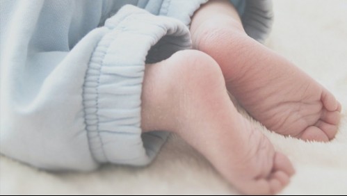 Bebé muere al quedar atrapado entre una cama y la pared: Estaba solo con su hermano de 6 años