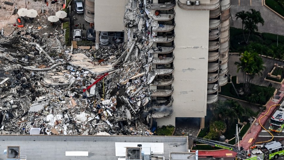 Al menos un muerto y 99 desaparecidos en derrumbe de un edificio en Florida Al menos un muerto y 99 desaparecidos en derrumbe de un edificio en Florida