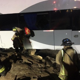 Conductor de bus es insultado por pasajeros tras manejar ebrio y sin licencia Conductor de bus es insultado por pasajeros tras manejar ebrio y sin licencia