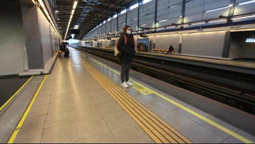 Metro informa que se restableció servicio en estación Macul tras cerrarse por presencia de humo
