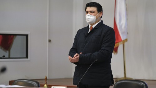 Nuevo alcalde de Estación Central muestra cómo entró a municipalidad: Cortó candado con napoleón