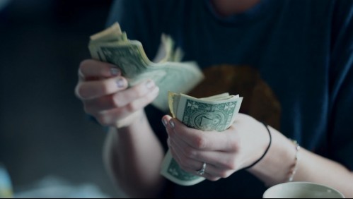 'No lo gastes todo en un solo lugar': Mesera recibe una propina de 16 mil dólares