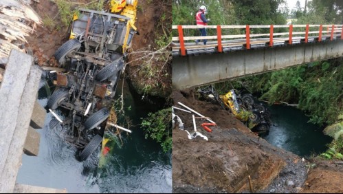 Captan caída de camión grúa desde un puente en Osorno: dos personas logran salir ilesas