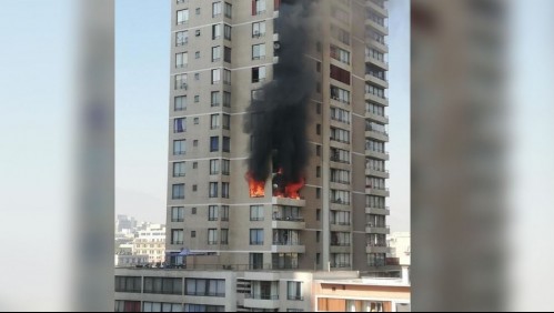 Incendio en departamento de Santiago deja tres personas lesionadas