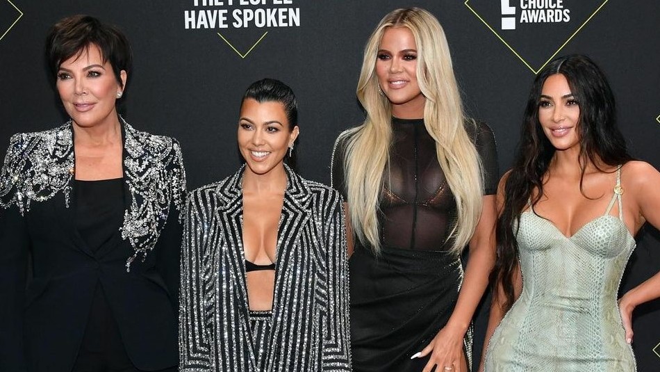 Una Kardashian que no lo es: La reveladora historia del origen de la hermana de Kim Kardashian Una Kardashian que no lo es: La reveladora historia del origen de la hermana de Kim Kardashian