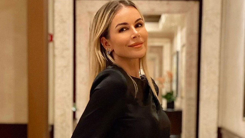 Esposa de Luis Fonsi posa desnuda y arrebata suspiros en Instagram Esposa de Luis Fonsi posa desnuda y arrebata suspiros en Instagram