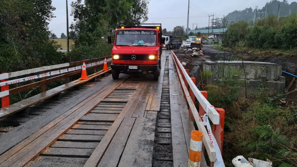 Se reparó y habilitó puente en la comuna de Puyehue donde cayó un camión grúa al río Se reparó y habilitó puente en la comuna de Puyehue donde cayó un camión grúa al río