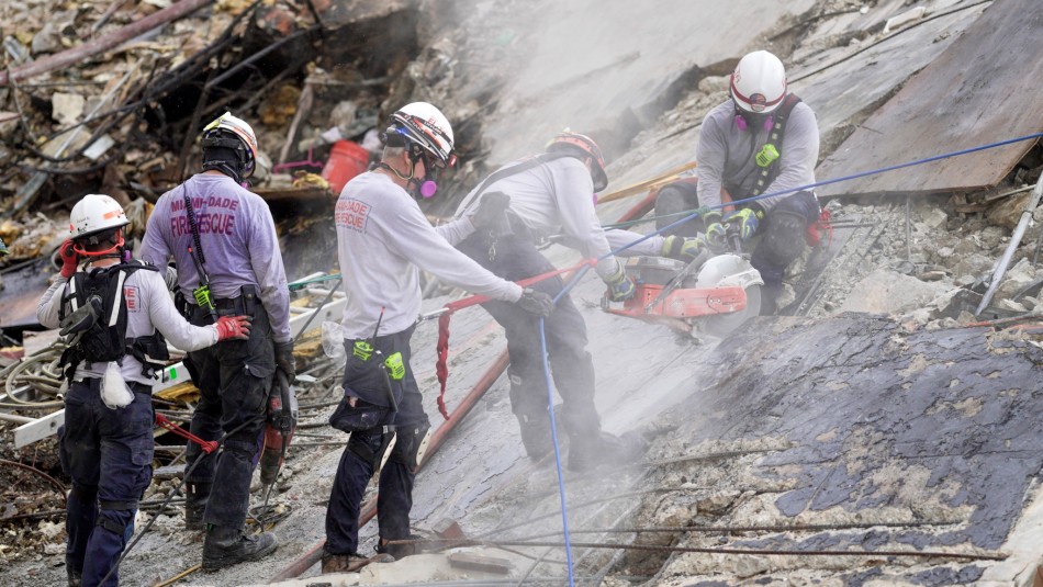 Muertos en derrumbe en Miami suben a 24 y demolerán lo que quedó del edificio Muertos en derrumbe en Miami suben a 24 y demolerán lo que quedó del edificio