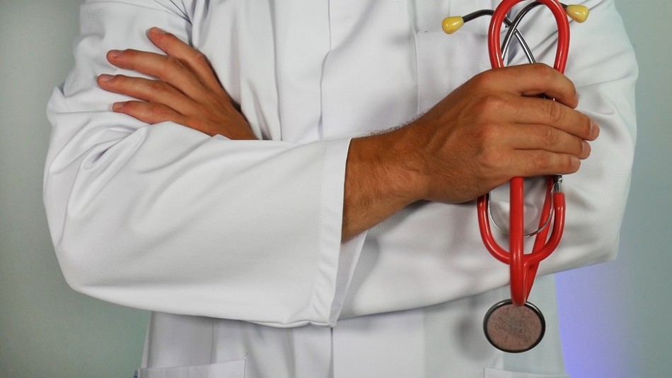 Acusan a ginecólogo de agredir sexualmente a una paciente durante una consulta Acusan a ginecólogo de agredir sexualmente a una paciente durante una consulta