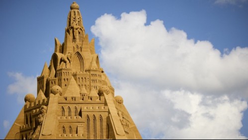 Inspirado en el Covid-19: construyen el castillo de arena más alto del mundo en Dinamarca
