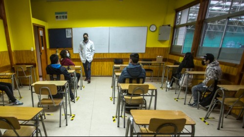 Colegios podrán abrir en comunas en cuarentena tras actualización del Plan Paso a Paso