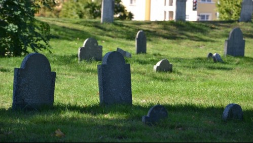 Joven llevó a su novio al cementerio para 'desenterrar una fortuna' y lo terminó matando