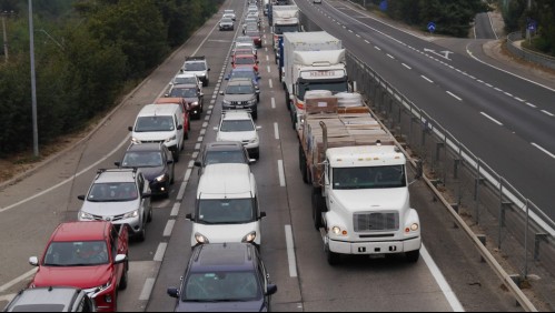 Fin de semana largo sin cordones sanitarios: Cerca de 215 mil vehículos saldrían de la RM