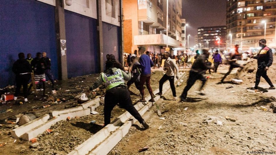 A 72 asciende los muertos por ola de saqueos y violencia en Sudáfrica A 72 asciende los muertos por ola de saqueos y violencia en Sudáfrica