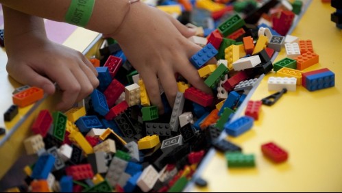 'Las pistolas son divertidas': polémica por arma parecida a un juguete de Lego