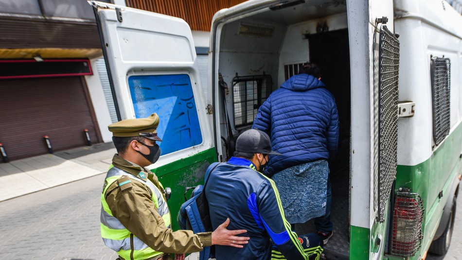 detenidos-fiestas-clandestinas Las Condes, Santiago y Recoleta lideran ránking de fiestas clandestinas a nivel nacional