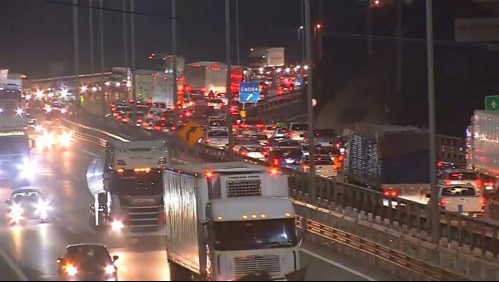 Fin de semana largo: Alta congestión en rutas que salen de Santiago y en terminales de buses