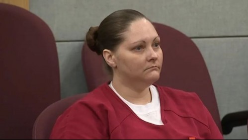 Mujer fue condenada a 25 años de cárcel por muerte de su pequeña hija olvidada en su auto