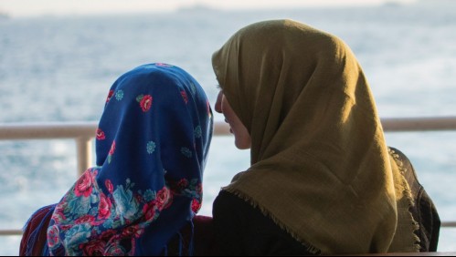 Joven musulmana descubrió que había sido puesta a la venta en Internet junto a 82 mujeres más