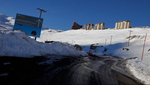 Carabineros rescató a tres personas que se extraviaron en el sector de Valle Nevado
