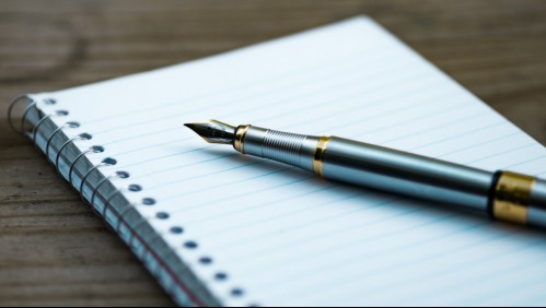 Redactó su currículum a mano y recibió 30 ofertas de trabajo tras transformarse en viral