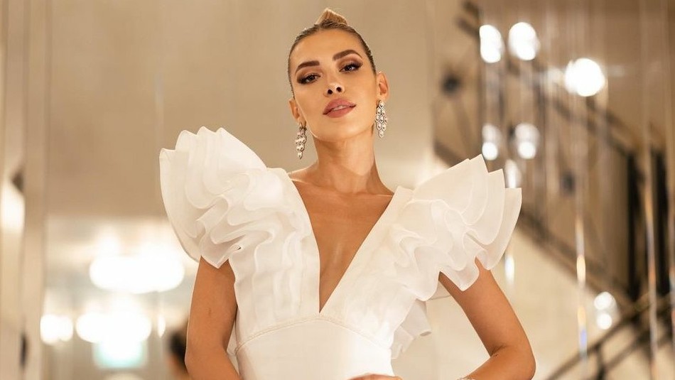 La cartera de 1.500 dólares de la hija de Luis Miguel: Mini modelo transparente de Louis Vuitton La cartera de 1.500 dólares de la hija de Luis Miguel: Mini modelo transparente de Louis Vuitton
