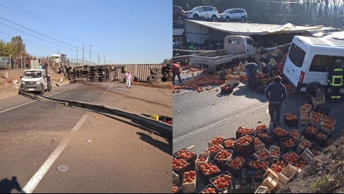 Camión vuelca en accidente múltiple en Ruta 5 Sur y deja al menos cuatro lesionados