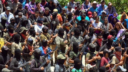 Así muestra sus armas la autodefensa indígena 'El Machete' en sur de México