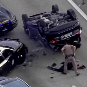 Espectacular persecución termina en gran accidente en EEUU: cinco jóvenes habían robado un auto Espectacular persecución termina en gran accidente en EEUU: cinco jóvenes habían robado un auto