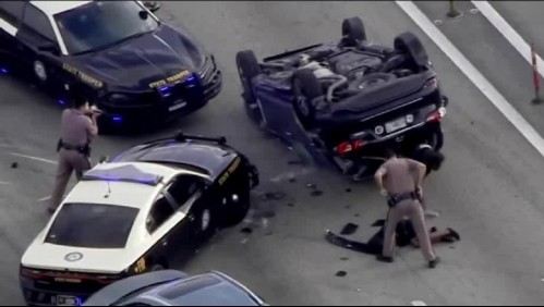 Espectacular persecución termina en gran accidente en EEUU: cinco jóvenes habían robado un auto