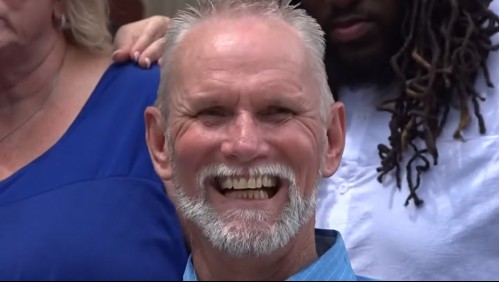 Hombre condenado por un doble homicidio por error sale libre 20 años después por prueba de ADN