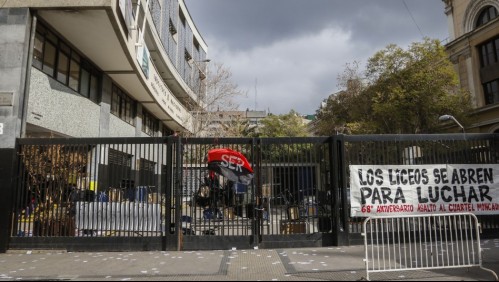 Ministro Figueroa por toma del Instituto Nacional: 'Deja de estar a disposición de las familias'