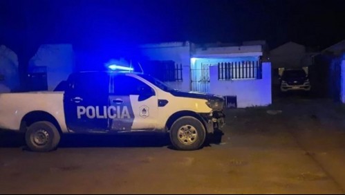 Mujer es acusada de matar a su esposo a puñaladas: Ella asegura que se había caído de la cama
